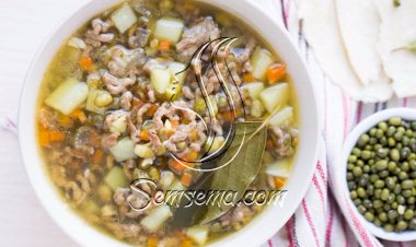 طريقة عمل شوربة اللحم المفروم بالخضروات