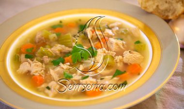 طريقة عمل شوربة الدجاج بالجزر