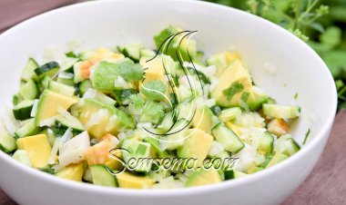 طريقة عمل سلطة الخيار بالأفوكادو