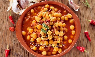 طريقة عمل حمص بالصلصة الحارة