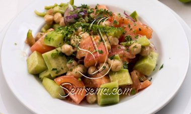 طريقة عمل سلطة طماطم بالحمص