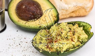 طريقة عمل سلطة الأفوكادو بالبابريكا