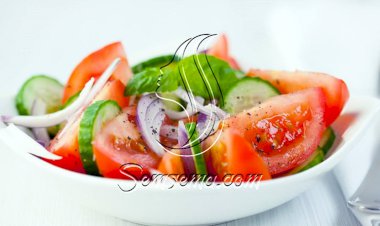 سلطة الطماطم بالريحان على الطريقة الإيطالية