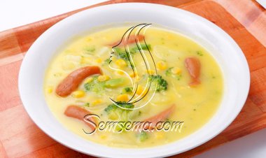 طريقة عمل شوربة الذرة بالسوسيس والبروكلي