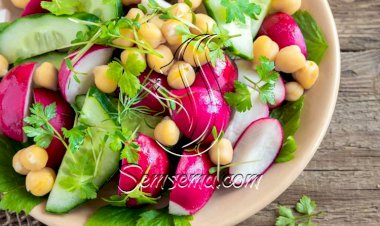 طريقة عمل سلطة الحمص بالفجل الأحمر