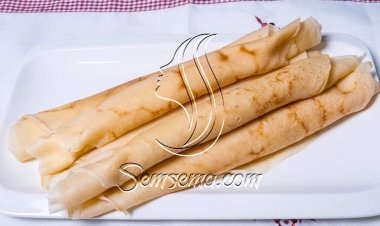 طريقة عمل رولات كريب الجبنة الرومي والزيتون الأسود