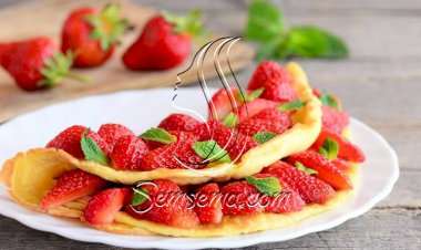 طريقة عمل أومليت بالفراولة