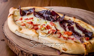 طريقة عمل فطائر بالبسطرمة والفلفل