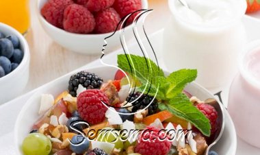 طريقة عمل سلطة الفواكة بالمكسرات