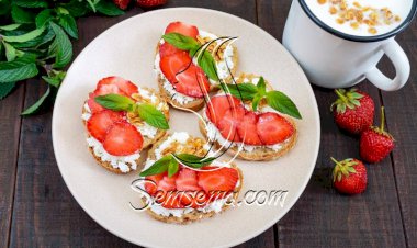 طريقة عمل الباجيت بالجبنة الكريمي والفراولة