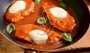 طريقة عمل صدور الدجاج بالموزاريلا والطماطم