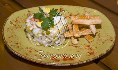 طريقة عمل سلطة البطاطس الروسية بالجمبري