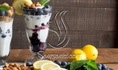 طريقة عمل بارفيه التوت الأزرق بالزبادي