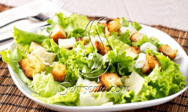طريقة عمل سلطة الخس بالتوست المحمص