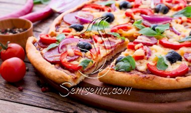 طريقة عمل بيتزا البيبروني بالفلفل الأحمر