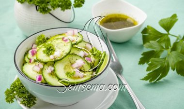 طريقة عمل سلطة الخيار بالفلفل والبصل