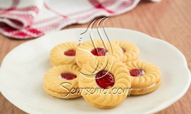 طريقة عمل ساندويتش البيتيفور بالمربى للعيد