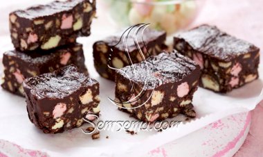 طريقة عمل بار الشيكولاتة بالمارشميللو والبسكويت