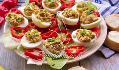 طريقة عمل البيض المحشي بالتونة والفلفل للسحور