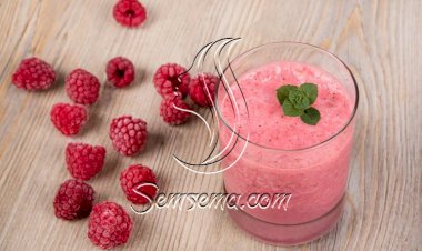 طريقة عمل سموثي التوت الأحمر