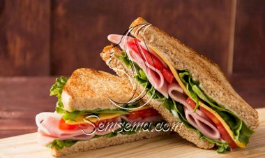 طريقة عمل ساندويتش الرومي المدخن بالطماطم والخس