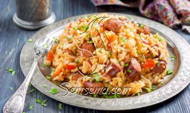 طريقة عمل الأرز البسمتي بالسوسيس والفلفل