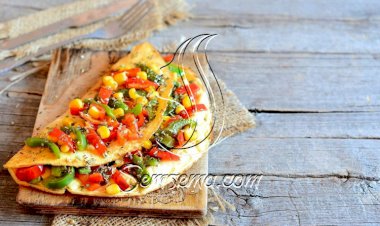 طريقة عمل أومليت محشي بالفلفل الملون والذرة الحلوة