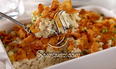 طريقة عمل صينية الأرز بقطع الدجاج والكورن فليكس