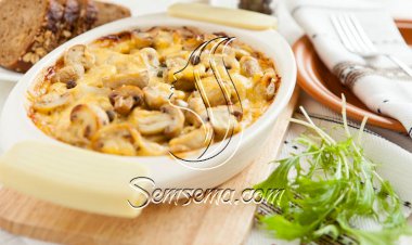 طريقة عمل طاجن البطاطس بالمشروم والسجق