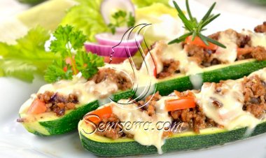 طريقة عمل قوارب الكوسة باللحم المفروم