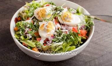 طريقة عمل سلطة البيض بالخس والجزر