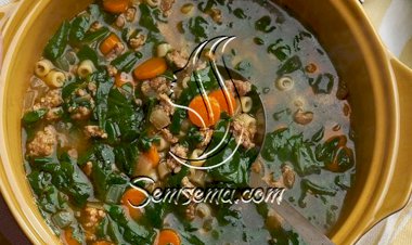 طريقة عمل شوربة السبانخ بالمكرونة والسجق