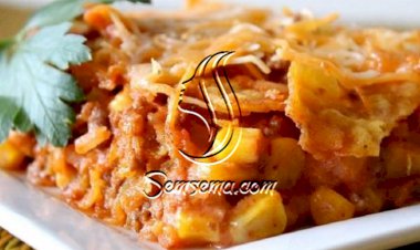 طريقة عمل طاجن اللحم المفروم برقائق التورتيلا والجبن