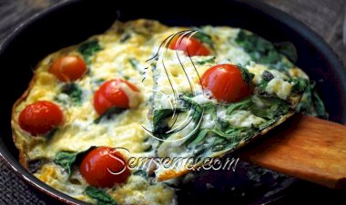 طريقة عمل بيتزا السبانخ بالجبن والطماطم