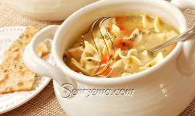 طريقة عمل شوربة المكرونة بالدجاج والجزر