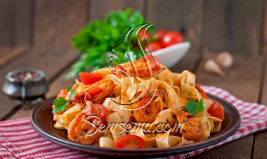 طريقة عمل المكرونة بالجمبري والطماطم