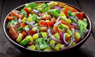 طريقة عمل سلطة الذرة بالكزبرة والبصل