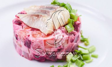 طريقة عمل سلطة الرنجة بالبنجر لشم النسيم