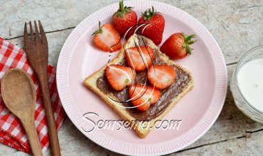 طريقة عمل توست بالنوتيلا والفراولة