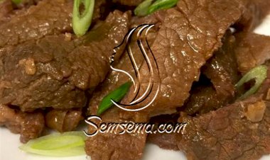 طريقة عمل شرائح اللحم بالبصل الأخضر والجزر