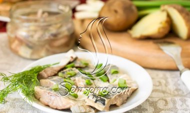 طريقة عمل الرنجة بالبصل وزيت الزيتون لشم النسيم