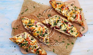 طريقة عمل بيتزا الباجيت بالجبنة والزيتون