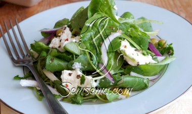 طريقة عمل سلطة السبانخ بالجبن والزيتون