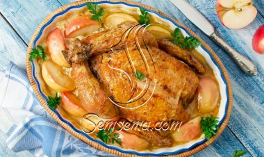 طريقة عمل الدجاج بشرائح التفاح والليمون