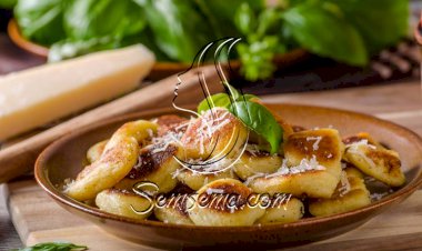 طريقة عمل مربعات البطاطس بالثوم والأوريجانو