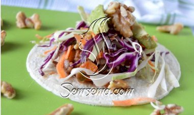 طريقة عمل سلطة الأفوكادو والكرنب بعين الجمل