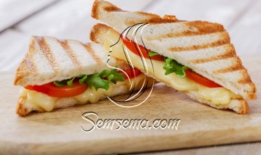 طريقة عمل كلوب ساندويتش بالجبنة الشيدر