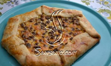 طريقة عمل فطيرة السجق المفتوحة