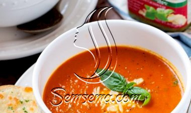 طريقة عمل شوربة الطماطم بالثوم والريحان