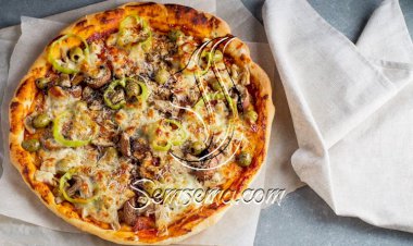 طريقة عمل بيتزا المشروم والزيتون